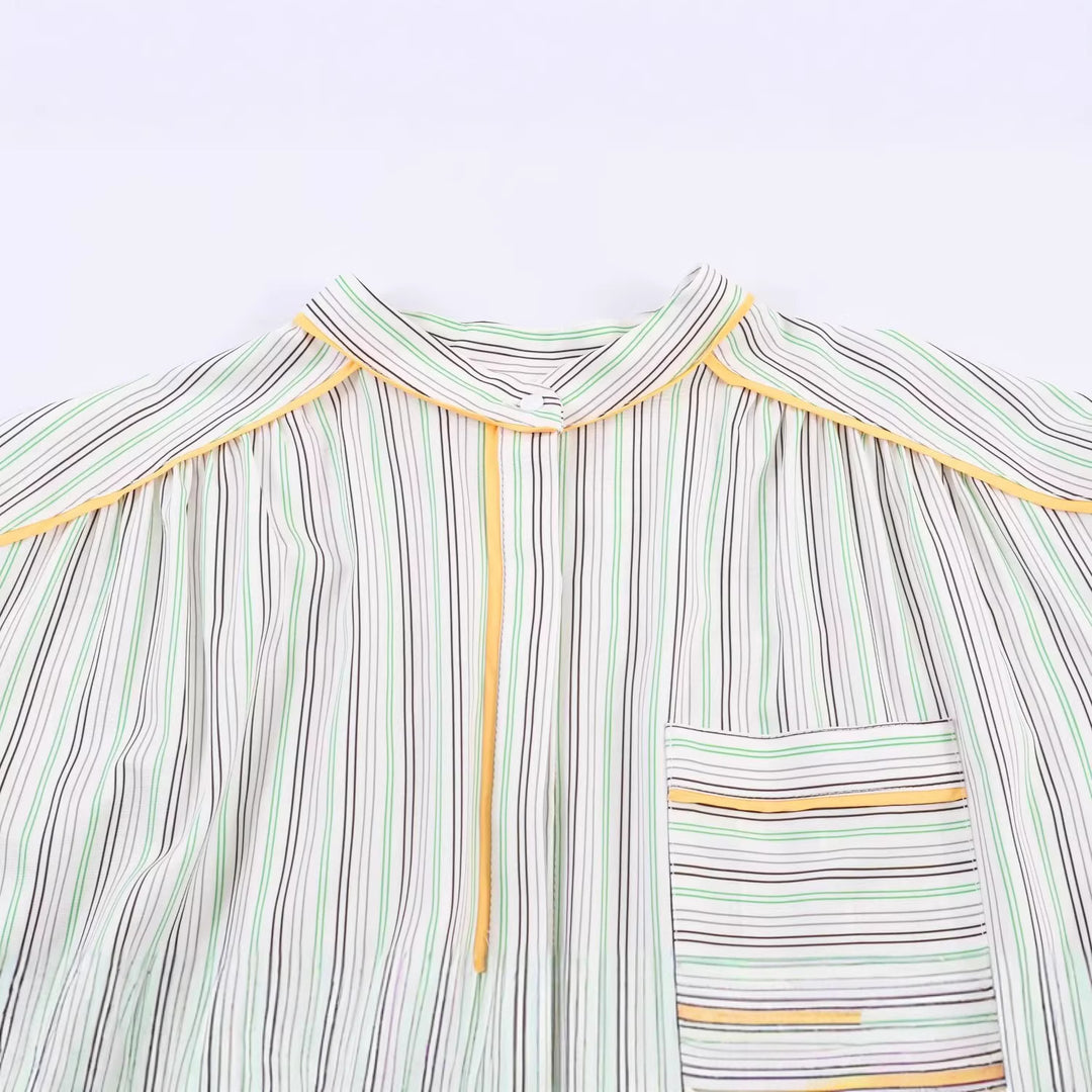 Damen Oversize-Bluse im Cropped-Schnitt mit Stehkragen, feinem Streifenmuster und Kontrastpaspel Nord Taschen