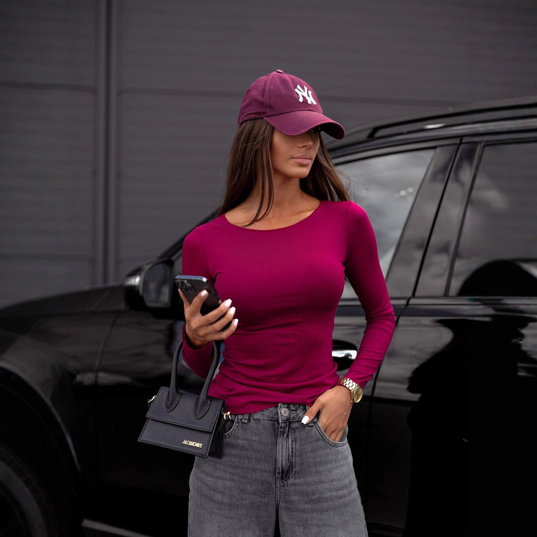 Damen figurbetontes Langarm-Shirt und weite High-Waist Denim-Jeans Nord Taschen