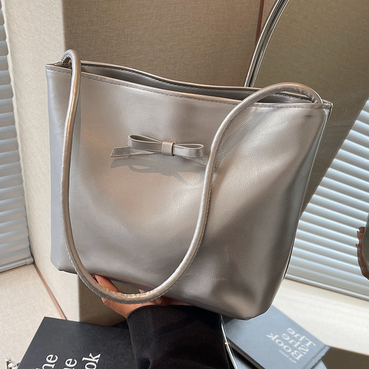 Damen Henkeltasche mit elegantem Schleifendetail und hochwertiger Lederoberfläche Nord Taschen