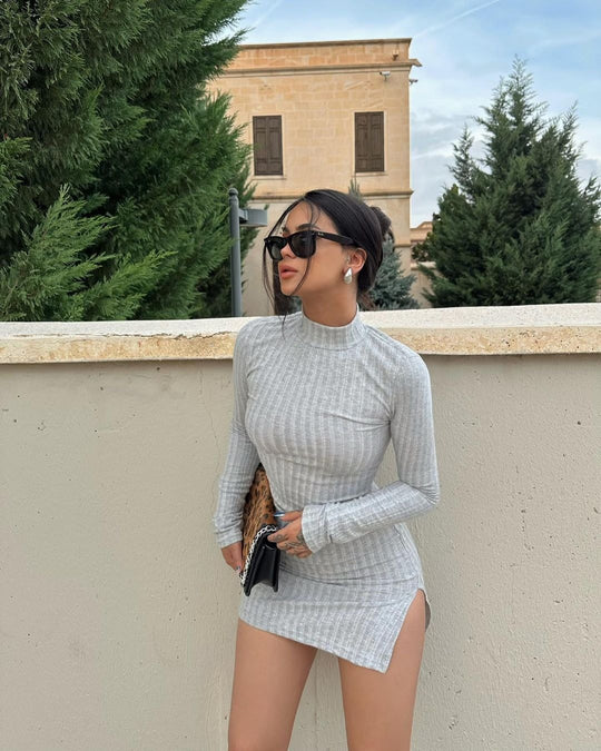 Damen Enganliegendes Rippstrick-Minikleid mit Rollkragen und langen Ärmeln Nord Taschen