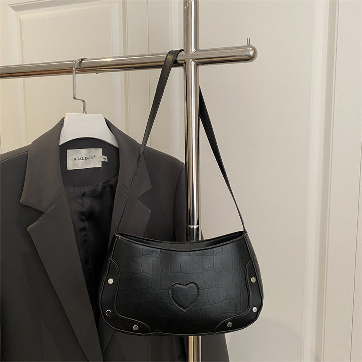 Damen Umhängetasche mit Herzmotiv und strukturierter Oberfläche Nord Taschen