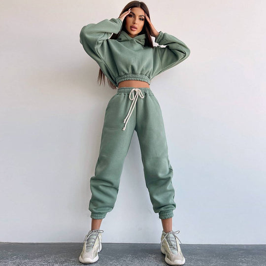 Damen cropped Stehkragen-Sweatset mit elastischem Taillenbund und hochtaillierter Tapered-Jogginghose Nord Taschen