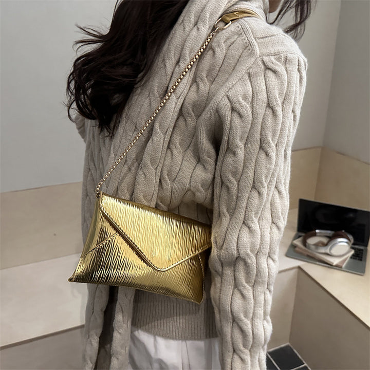 Damen elegante Clutch mit schimmerndem Wellenmuster Nord Taschen