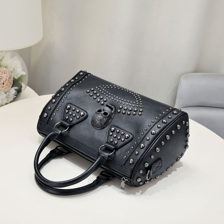 Damen Hobo-Tasche mit modischem Totenkopf-Design und eleganten Nieten Nord Taschen