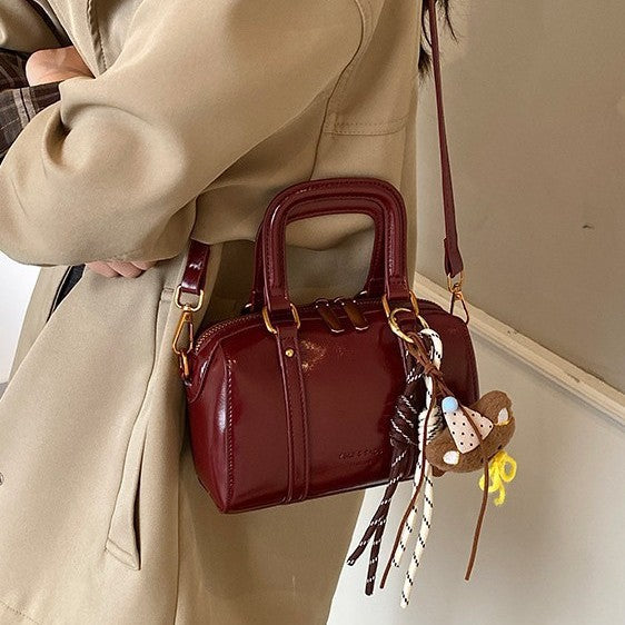 Damen modische Handtasche mit niedlichem Anhänger Nord Taschen
