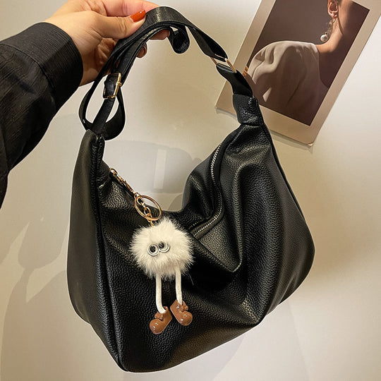 Damen Hobo-Handtasche mit robustem Material und verspieltem Anhänger Nord Taschen