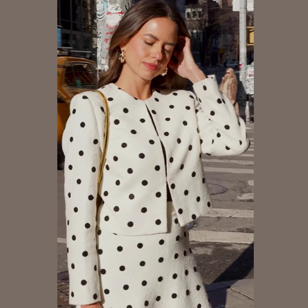 Damen Zweiteiliges Bouclé-Set mit kurz geschnittener Jacke und A‑Linien Minirock Nord Taschen