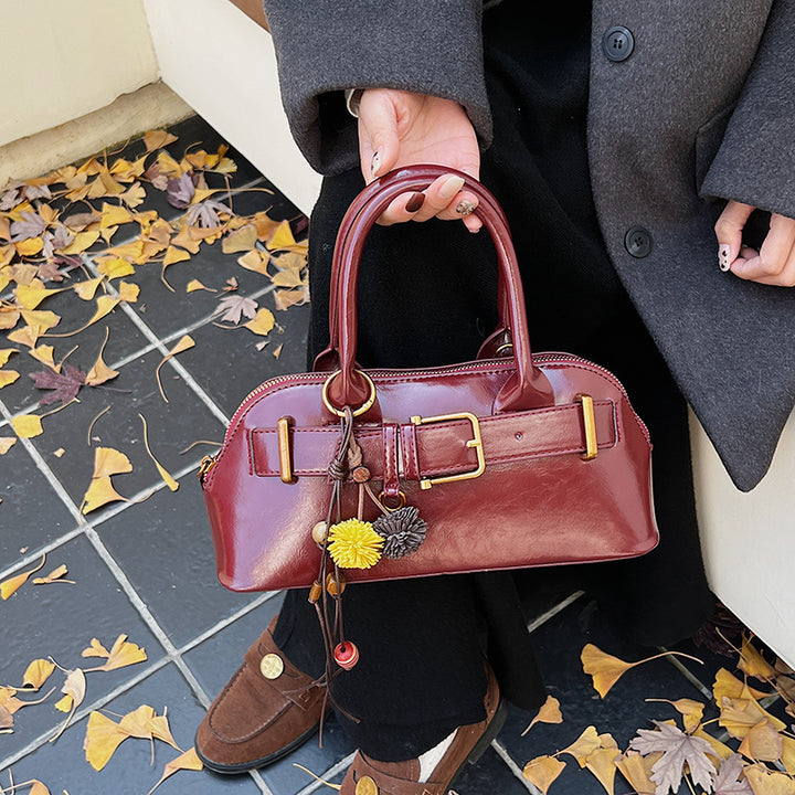 Damen hochwertige Handtasche mit verspieltem Anhänger Nord Taschen
