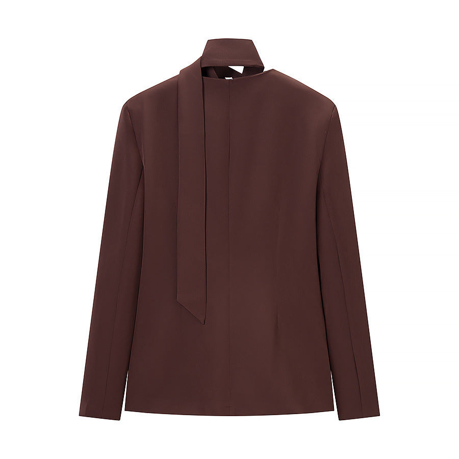 Damen Taillierter Kurzblazer mit Schluppe, V-Ausschnitt und Pattentaschen Nord Taschen