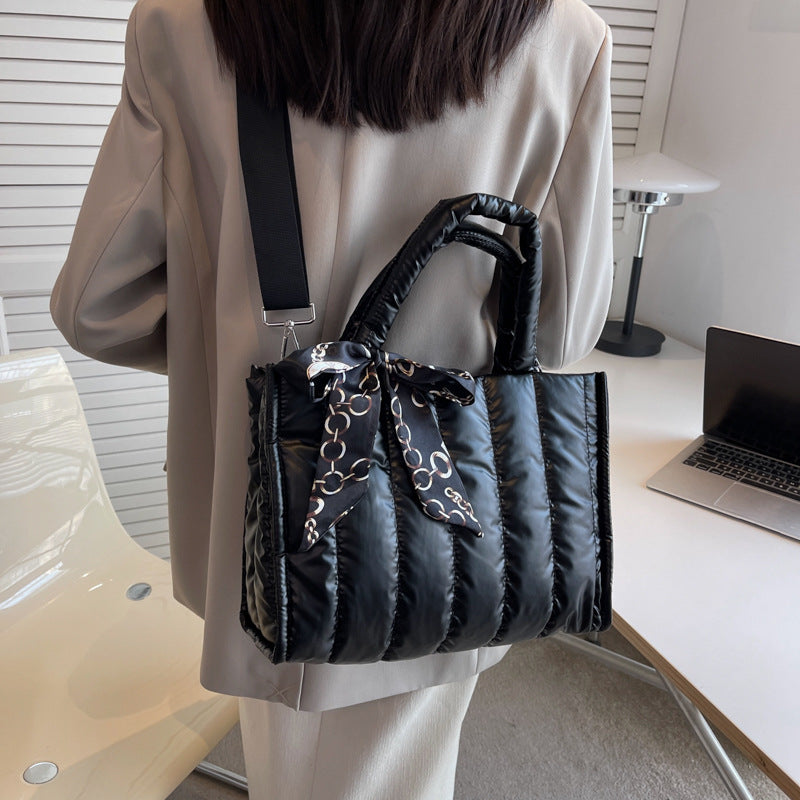 Damen Stepp Handtasche mit elegantem Schal Nord Taschen