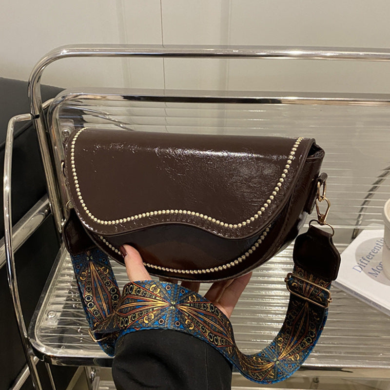 Damen Umhängetasche mit verzierten Kettendetails und dekorativem Schulterriemen Nord Taschen