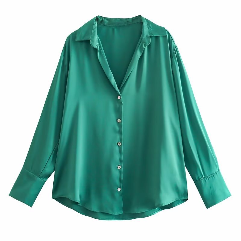 Damen Oversized Satinbluse mit Hemdkragen und breiten Manschetten Nord Taschen