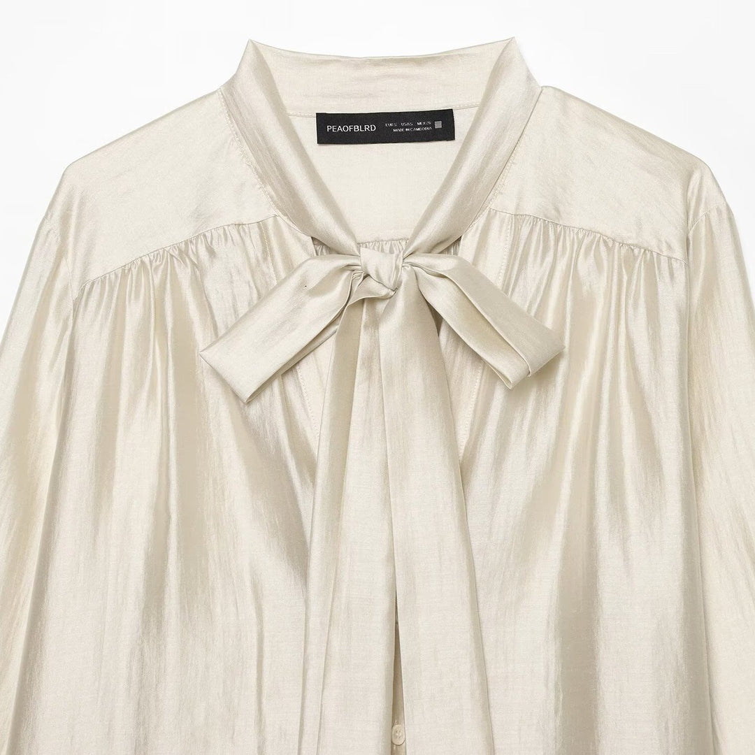 Damen Weiche Schlupfbluse mit Schleifenkragen, geraffter Passe und weitem Fall Nord Taschen