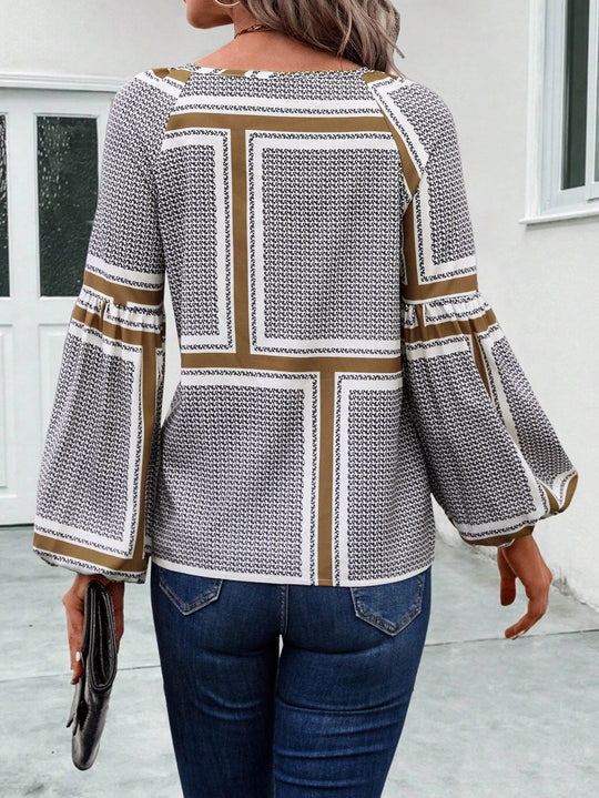 Damen Bluse mit eleganten Rüschendetails und modernem Muster