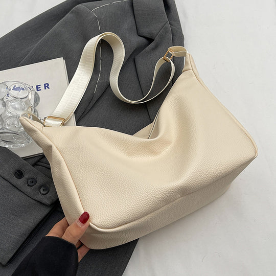 Damen Hobo-Handtasche mit robustem Material und verspieltem Anhänger Nord Taschen