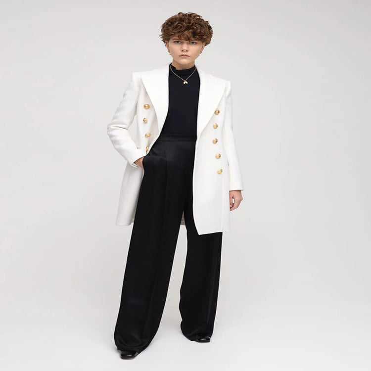 Damen Schmalgeschnittener Zweireihiger Wollmix-Longcoat mit markanter Schulter und goldenen Zierrundknöpfen Nord Taschen