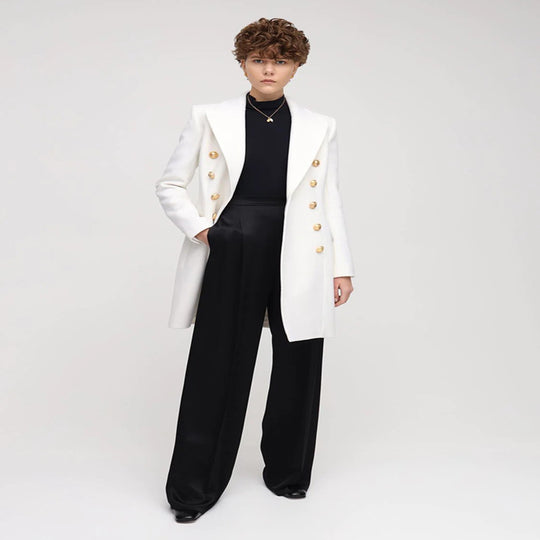 Damen Schmalgeschnittener Zweireihiger Wollmix-Longcoat mit markanter Schulter und goldenen Zierrundknöpfen Nord Taschen