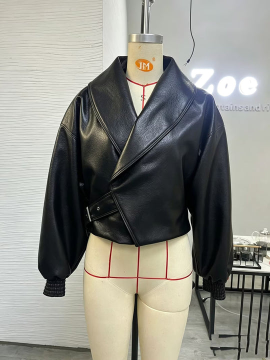 Damen Kunstleder-Bomberjacke mit hohem Stehkragen, asymmetrischem Verschluss und elastischem Saum Nord Taschen