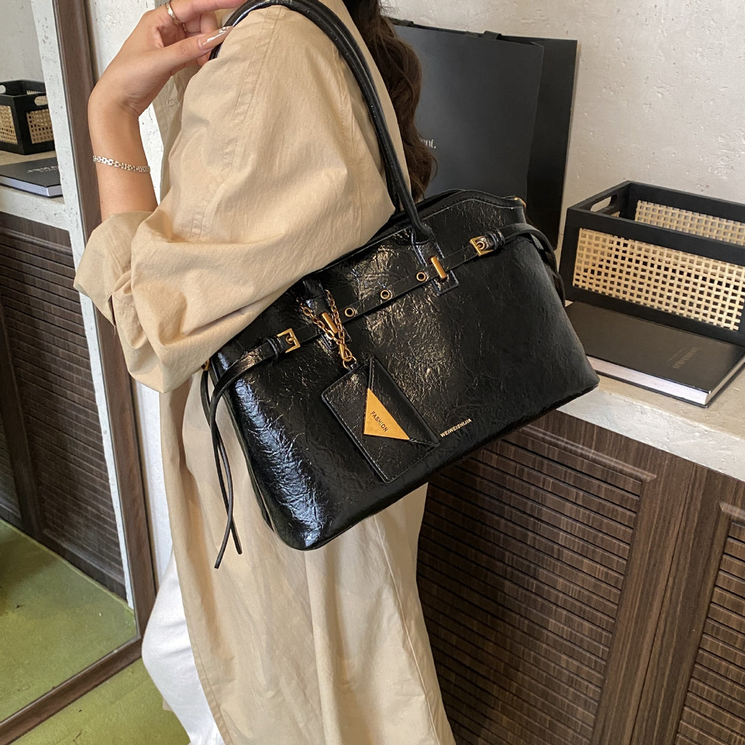 Damen elegante Schultertasche mit einzigartigem Goldakzent Nord Taschen