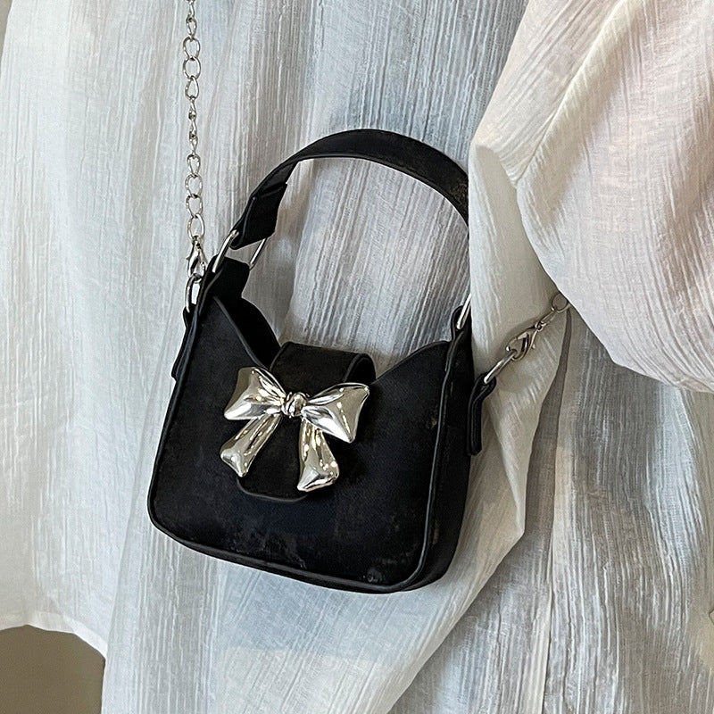 Damen Handtasche mit glänzendem Schleifenverschluss Nord Taschen