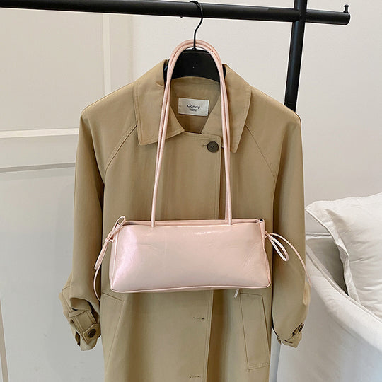 Damen modische Handtasche im eleganten Design mit seidig glänzender Oberfläche Nord Taschen