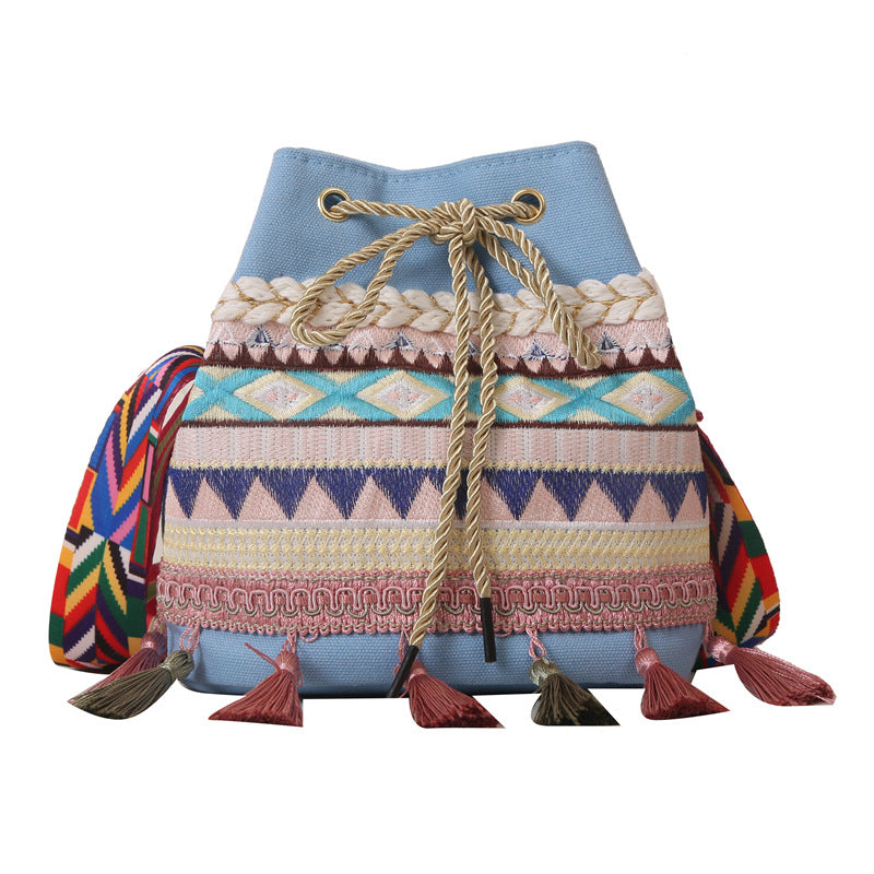 Damen Beuteltasche mit buntem Ethnomuster und fransenverziertem Rand Nord Taschen