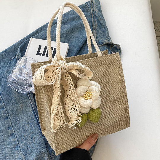Damen Jute-Handtasche mit floralem Akzent und dekorativem Schleifenband Nord Taschen
