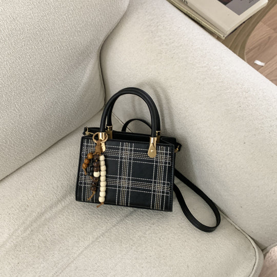Damen Mini-Handtasche mit eleganter Struktur und goldenen Akzenten Nord Taschen
