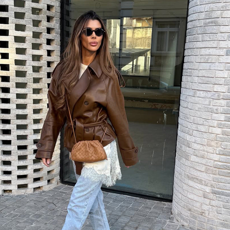 Damen Kurz geschnittener Oversize Lederimitat-Trench mit Taillengürtel und Epauletten Nord Taschen