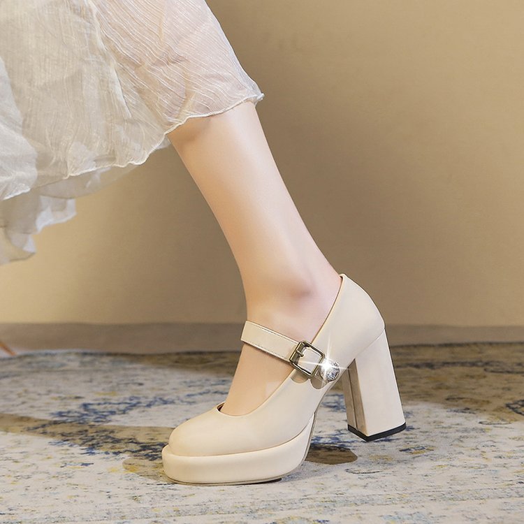 Damen elegante Mary Jane Pumps mit blockiertem Absatz und glänzendem Detail Nord Taschen