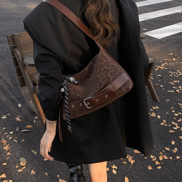Damen modische Schultertasche mit angesagtem Gürtel-Detail Nord Taschen