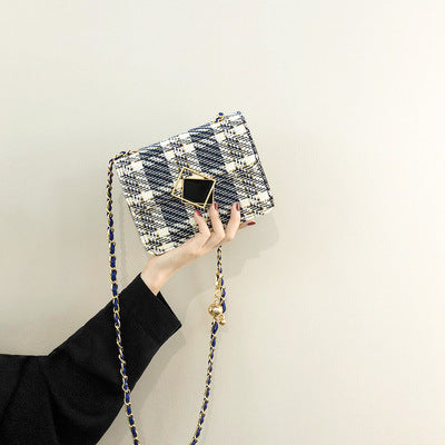 Damen Umhängetasche mit eleganter Karomusterung und luxuriösem Kettenriemen Nord Taschen