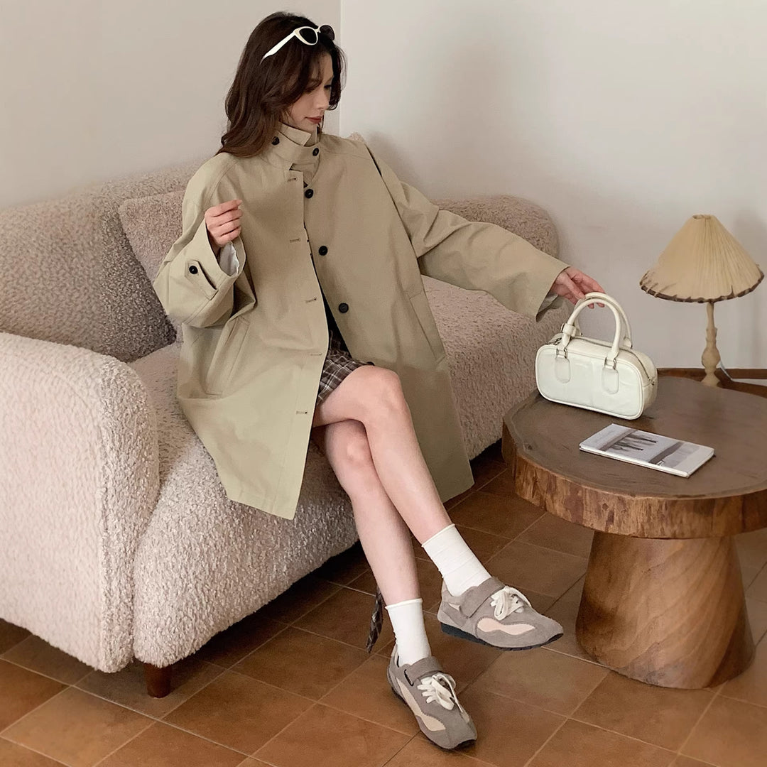 Damen Boxy-Kurzmantel mit hohem Stehkragen sichtbarer Knopfverschluss und seitlichen Eingrifftaschen Nord Taschen