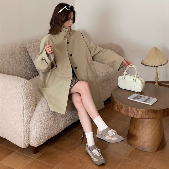 Damen Boxy-Kurzmantel mit hohem Stehkragen sichtbarer Knopfverschluss und seitlichen Eingrifftaschen Nord Taschen