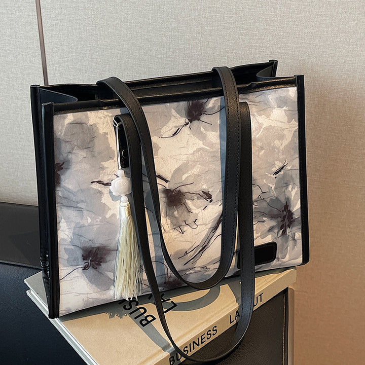 Damen Shopper-Tasche mit floralem Design und elegantem Kettenanhänger Nord Taschen