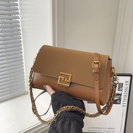 Damen Umhängetasche mit eleganter Verschlussmechanik und luxuriösem Kettenriemen Nord Taschen