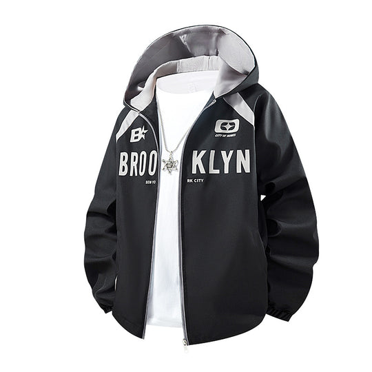 Herren Kapuzenjacke im urbanen Sportstyle mit Brooklyn-Print, Reißverschluss und Kontrastnähten Nord Taschen