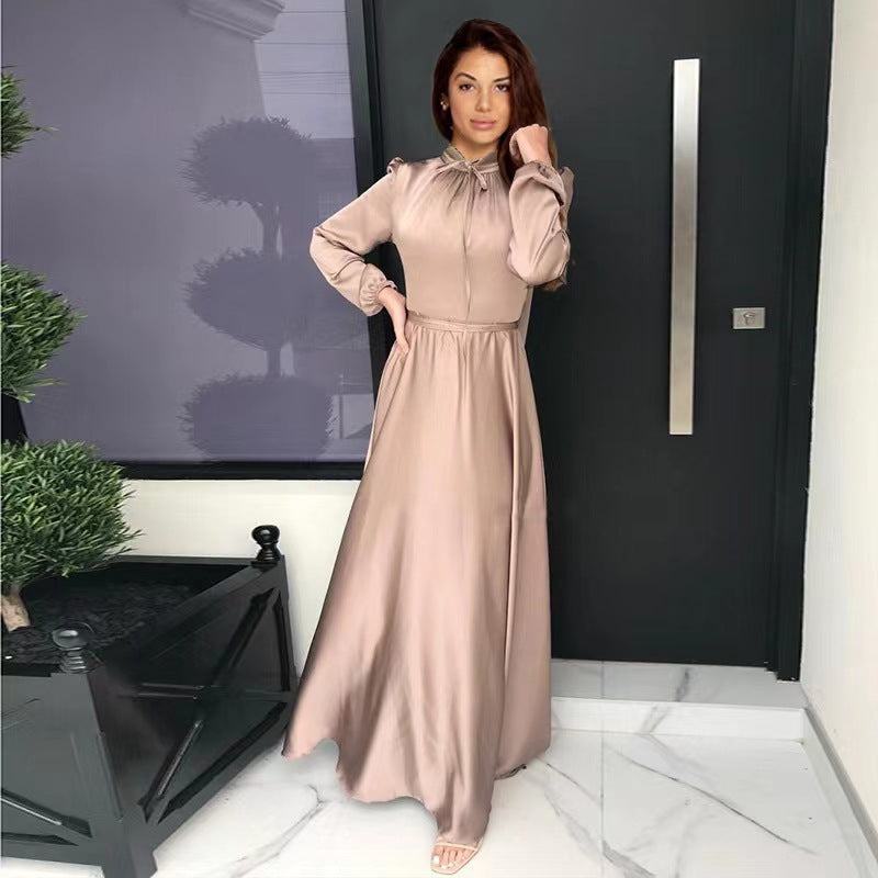 Damen Maxikleid aus fließendem Satin mit Stehkragen und Bindegürtel Nord Taschen