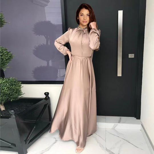 Damen Maxikleid aus fließendem Satin mit Stehkragen und Bindegürtel Nord Taschen