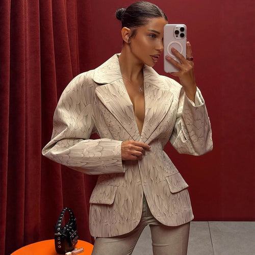 Damen Taillierter Blazer mit Federnstruktur und markanter Schulterpartie Nord Taschen