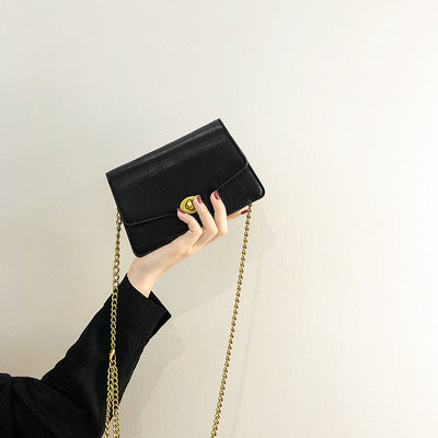 Damen Crossbody Clutch mit eleganter Kettenapplikation Nord Taschen