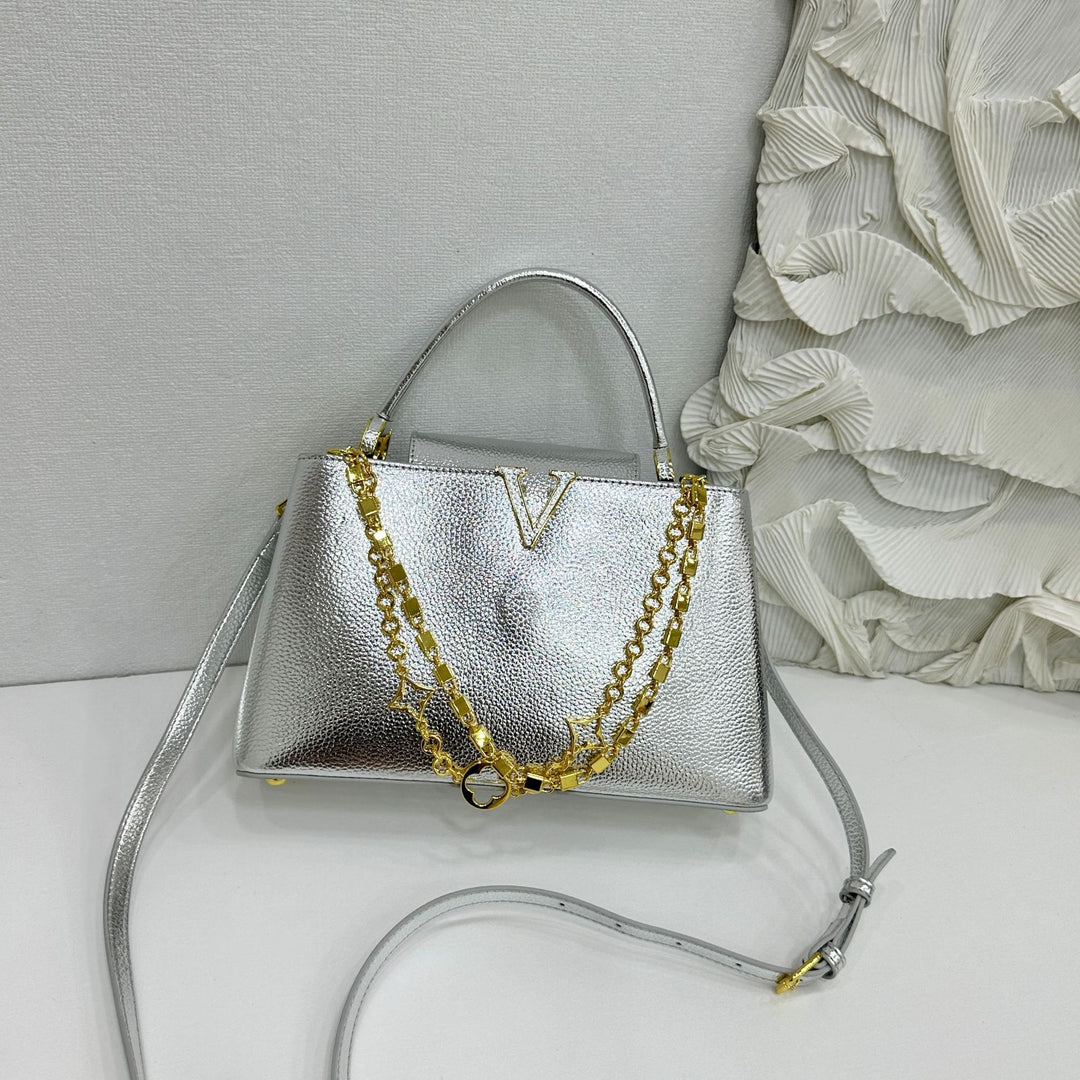 Damen Handtasche mit eleganter Kettenapplikation Nord Taschen