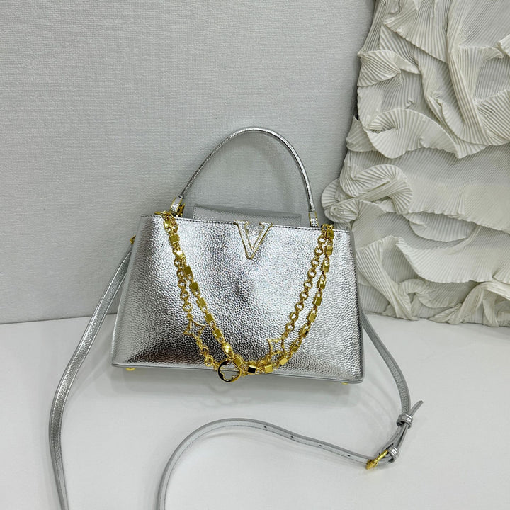 Damen Handtasche mit eleganter Kettenapplikation Nord Taschen