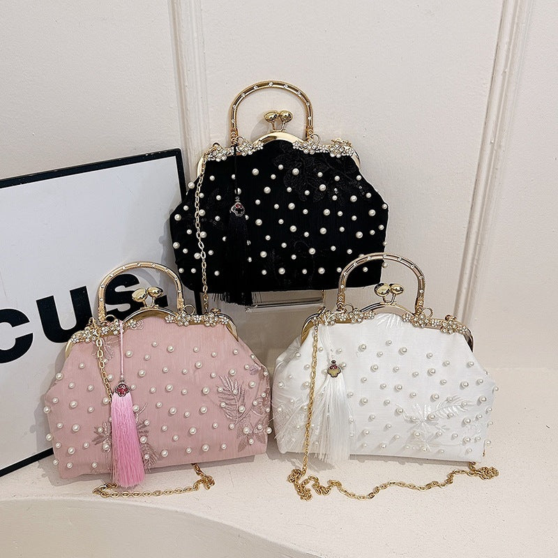 Damen elegante Handtasche mit perlenverziertem Design und Metallakzenten Nord Taschen
