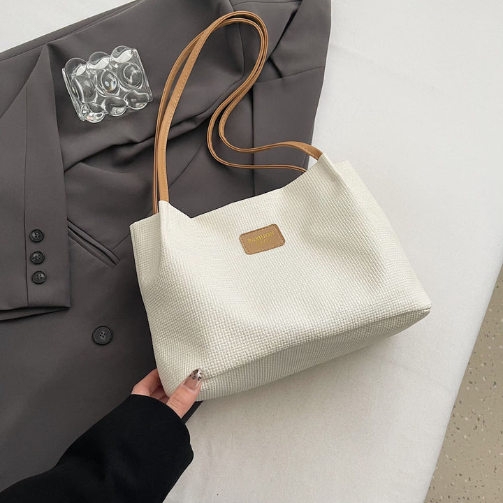 Damen Schultertasche mit hochwertiger Textur und eleganten Akzenten Nord Taschen