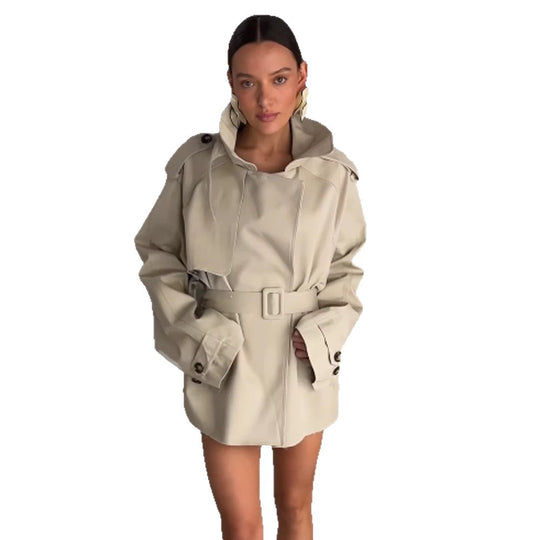 Damen Sculpturaler Kurztrench mit übergroßem Schalkragen und taillierendem Gürtel Nord Taschen