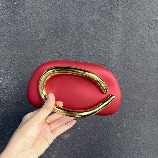 Damen Clutch mit auffälligem Design und goldener Applikation Nord Taschen