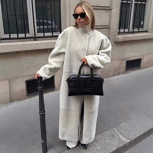 Damen Maxilanger Oversize-Teddymantel mit minimalistischem Stehkragen und verdeckter Druckknopfleiste Nord Taschen