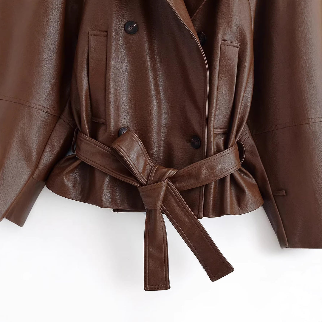 Damen Kurz geschnittener Kunstleder-Trenchcoat mit Bindegürtel und doppelreihiger Knopfleiste Nord Taschen