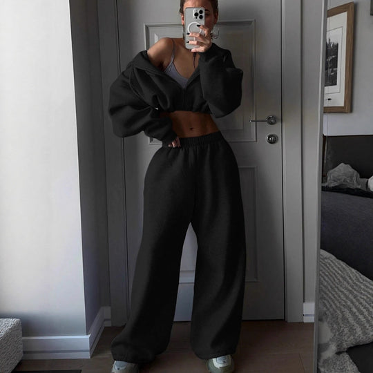 Damen athletisches Cropped-Zip-Hoodie und weite High-Waist Lounge-Jogginghose Nord Taschen